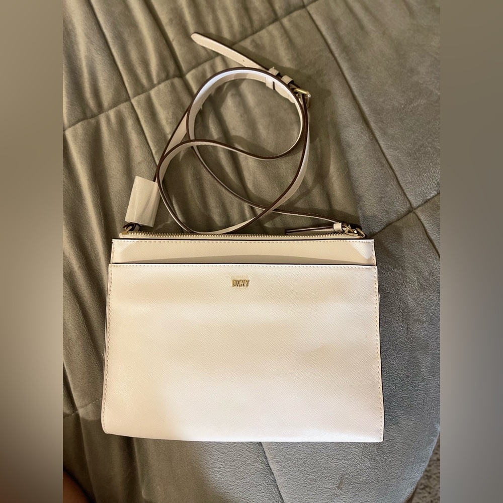 Bryant Park Crossbody white w silver lining 1SZ